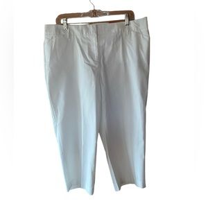 NWT Rafaella Curvy Defined Waist Higher Back Rise‎ Capri